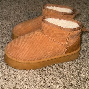 Dirty Laundry Women’s Yarroh Corduroy Mini Boot in tan size 7